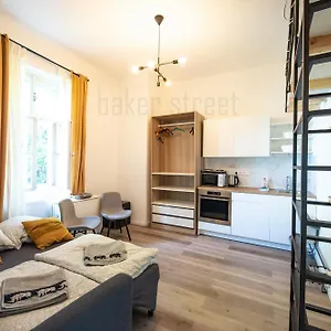 Apartmán Storey Close To Metro Palmovka, Praha